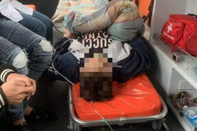 Hưng Yên: 2 nam sinh bị đâm trọng thương tại cổng trường Hung Yen: 2 nam sinh bi dam trong thuong tai cong truong