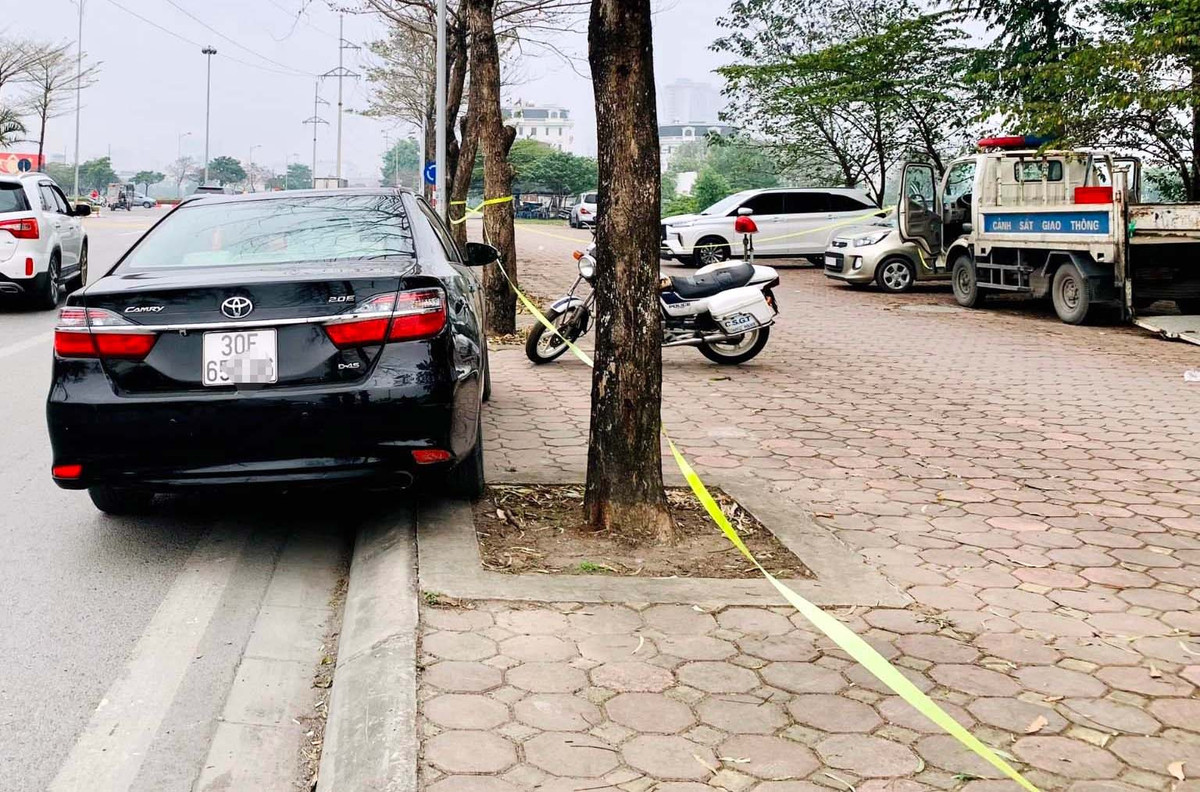 Tài xế Camry vi phạm nồng độ cồn, dùng giấy phép lái xe nghi giả Tai xe Camry vi pham nong do con, dung giay phep lai xe nghi gia