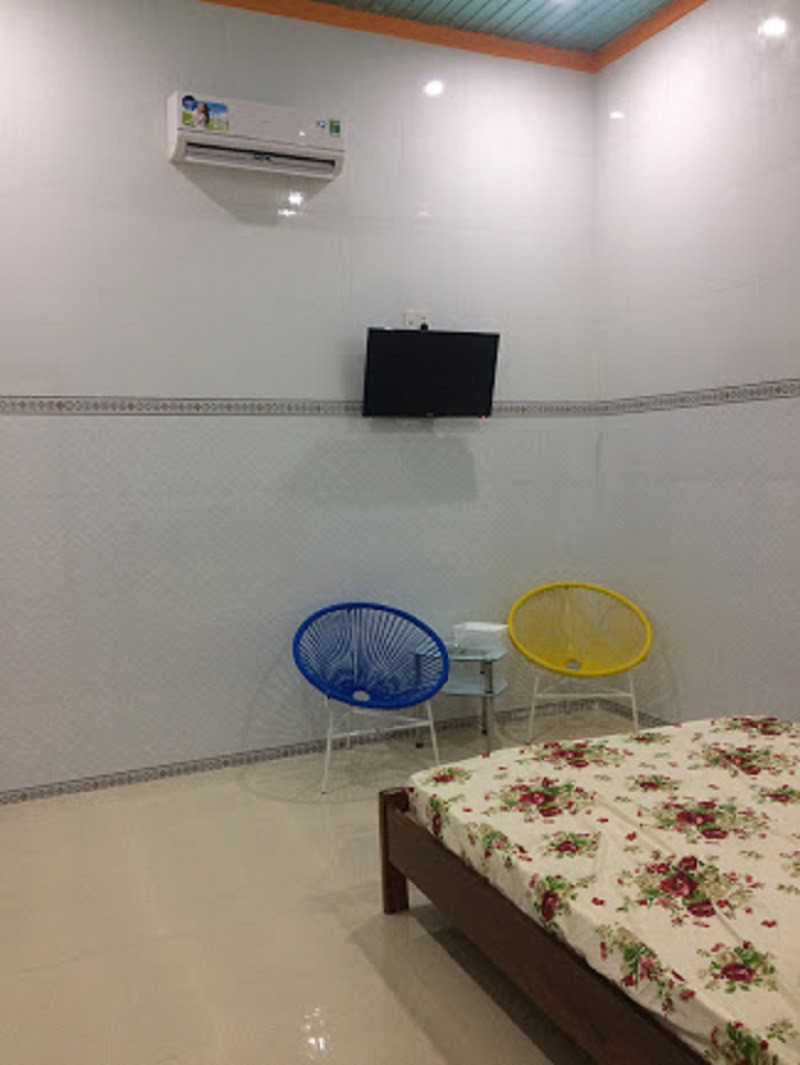 Các trinh sát được biết, bà M sống đơn thân, kinh doanh nhà nghỉ một mình và có nhiều mối quan hệ ngoài xã hội. Một người dân cung cấp thông tin, vào tối 21/1 có thấy 2 thanh niên lạ mặt đi ra từ nhà nghỉ của bà M. Hai người này có dấu hiệu đi lạc đường nên có hỏi nhân chứng lối ra ngã ba Phủ. (Ảnh minh hoạ, nguồn Internet) 