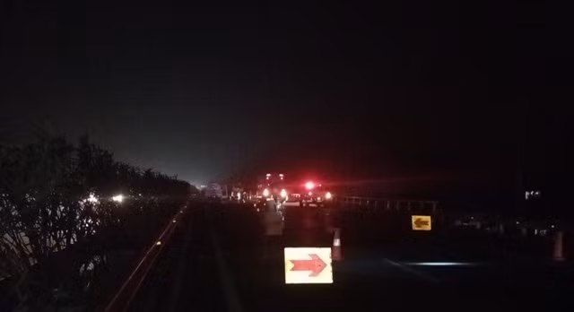 Vua buoc tu xe khach xuong, nguoi dan ong bi o to tong tu vong