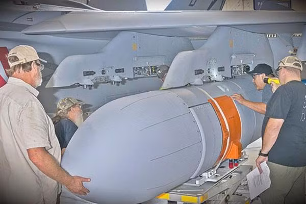 Hiện nay, NGJ đã hoàn thành nhiều cuộc thử nghiệm và công việc sản xuất đang được bắt đầu. Theo kế hoạch, NGJ sẽ chính thức được trang bị cho máy bay EA-18G Growler từ năm 2021 để thay thế cho hệ thống ALQ-99 hiện nay.