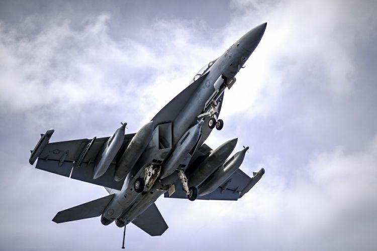 Đến khi NGJ-LB và NGJ-MB chính thức đi vào hoạt động, Hải quân Mỹ tin rằng máy bay tác chiến điện tử EA-18G có thể tấn công áp chế hầu hết hệ thống radar phòng không của đối phương, kể cả radar của S-400 Nga. Ảnh trong bài: Hệ thống EW mới thử nghiệm trên máy bay EA-18G.