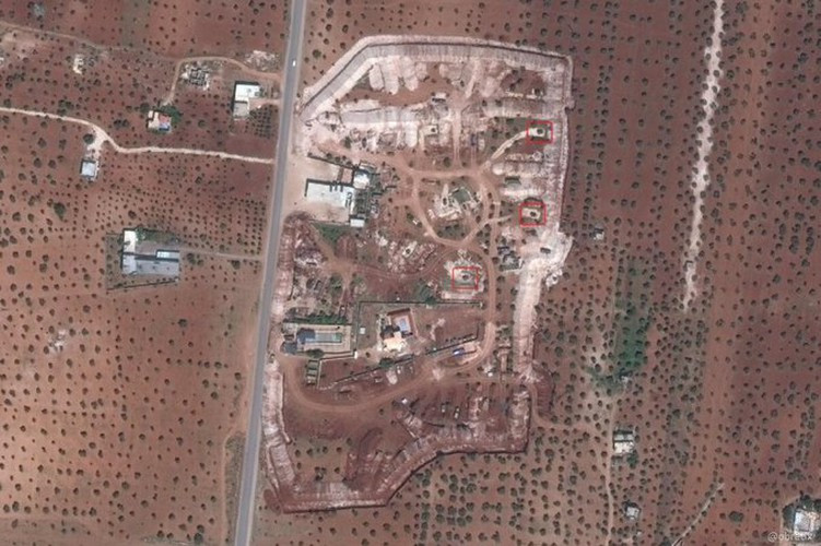 Trang Avia-pro cho biết, vào buổi sáng ngày 25/5, xuất hiện những hình ảnh vệ tinh cho thấy Thổ Nhĩ Kỳ đã triển khai các hệ thống phòng không MIM-23 HAWK cách căn cứ không quân Hmeimim của Nga chỉ khoảng 80 km.