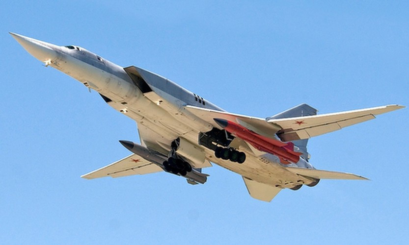 Tu-22M (tên định danh NATO Backfire) là loại máy bay ném bom tấn công siêu âm cánh cụp cánh xoè tầm xa của hải quân Liên Xô, được phát triển nhằm thay thế người tiền nhiệm Tu-22 Blinder không mang lại nhiều thành công.