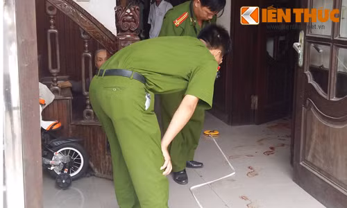 Doi tuong la mat vao nha chem giam doc tu vong