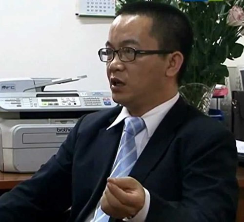 Chong dap mo, nem hai cot vo xuong song toi giong Nguyen Manh Tuong?-Hinh-2