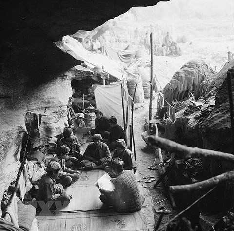 Các chiến sỹ trên mặt trận Hà Tuyên. (Ảnh: Minh Lộc)