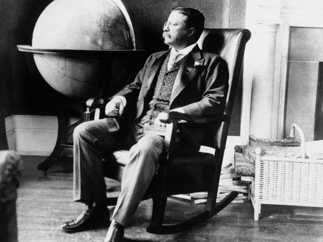 Tòa nhà nơi các Tổng thống Mỹ sinh sống được biết tới với tên gọi "Dinh thự Điều hành" cho tới khi Tổng thống Theodore Roosevelt đặt cho nó cái tên chính thức là Nhà Trắng.