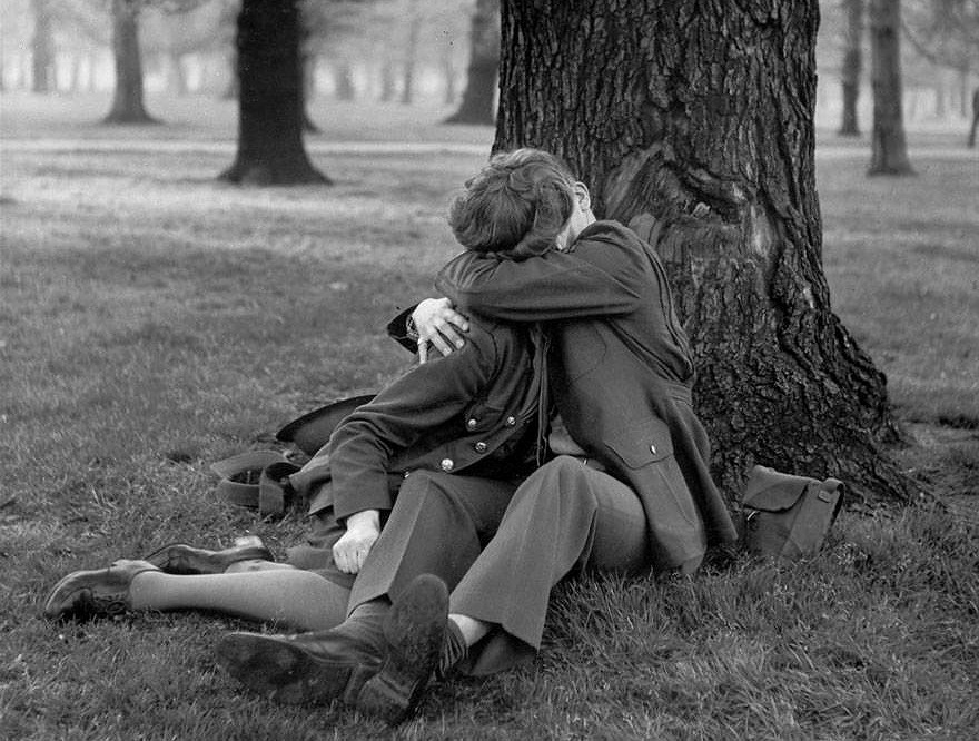 Tận hưởng sau tiếng súng 1945.