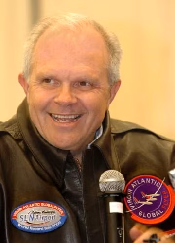 Năm 2007, nhà thám hiểm và cũng là một phi công nổi tiếng Steve Fossett đã điều khiển một máy bay cỡ nhỏ qua khu vực này trước khi biến mất không dấu vết. Phải mất tới 13 tháng sau, lực lượng cứu hộ mới tìm thấy xác máy bay và thi thể của Fossett.