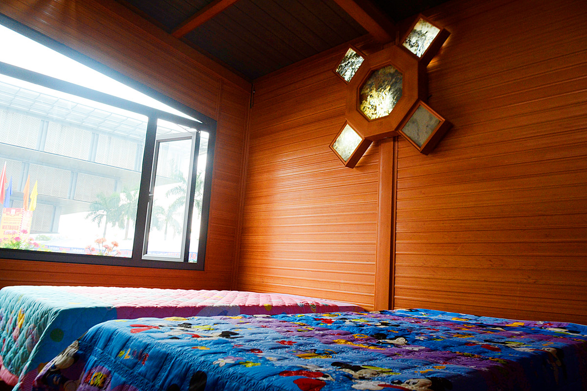 Việc dựng biệt thự bằng nhựa sinh thái cũng sẽ giúp tiết kiệm một nửa chi phí so với xây công trình bê tông hay công trình gỗ hiếm.