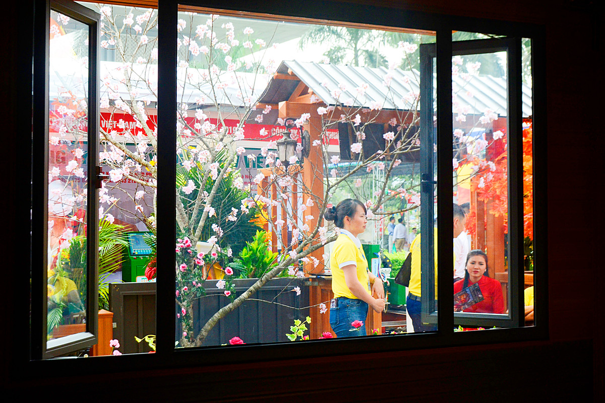 Tuy bằng nhựa nhưng sức chịu lực của nó không kém gì công trình bê tông cốt thép hay gỗ.