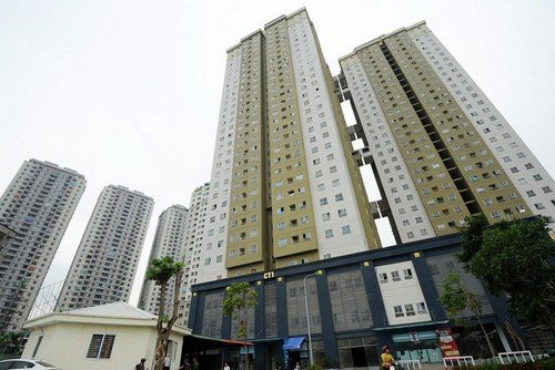 Trong đó, tòa nhà CT1 Xa La khu vực siêu thị tầng 2 không đảm bảo số lối ra thoát nạn khi chỉ có 1 lối thoát nạn và 1 thang cuốn từ tầng 1 lên tầng 2. Ảnh: Bất động sản Việt Nam.