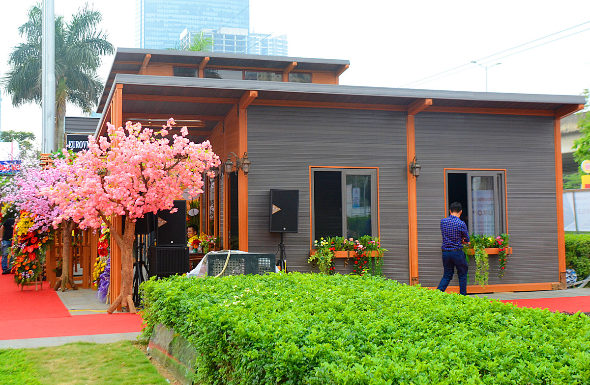 Căn biệt thự 2 tầng độc đáo này được trưng bày tại triển lãm Vietbuild Hà Nội 2018 (Trung tâm Hội nghị Quốc gia Việt Nam - Phạm Hùng, Mễ Trì, Từ Liêm, Hà Nội).