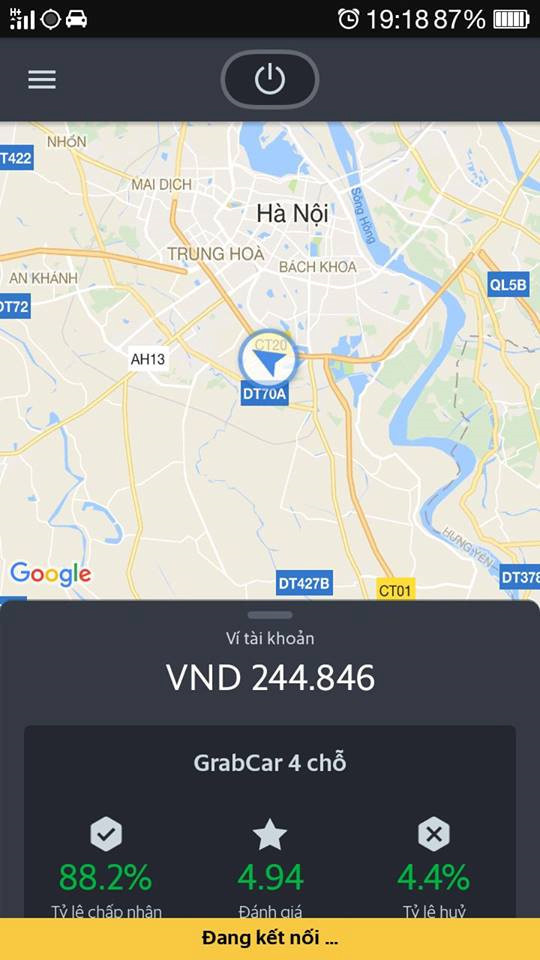 Màn hình ứng dụng Grab dành cho tài xế hiện dòng chữ "đang kế nối" trong thời gian dài.