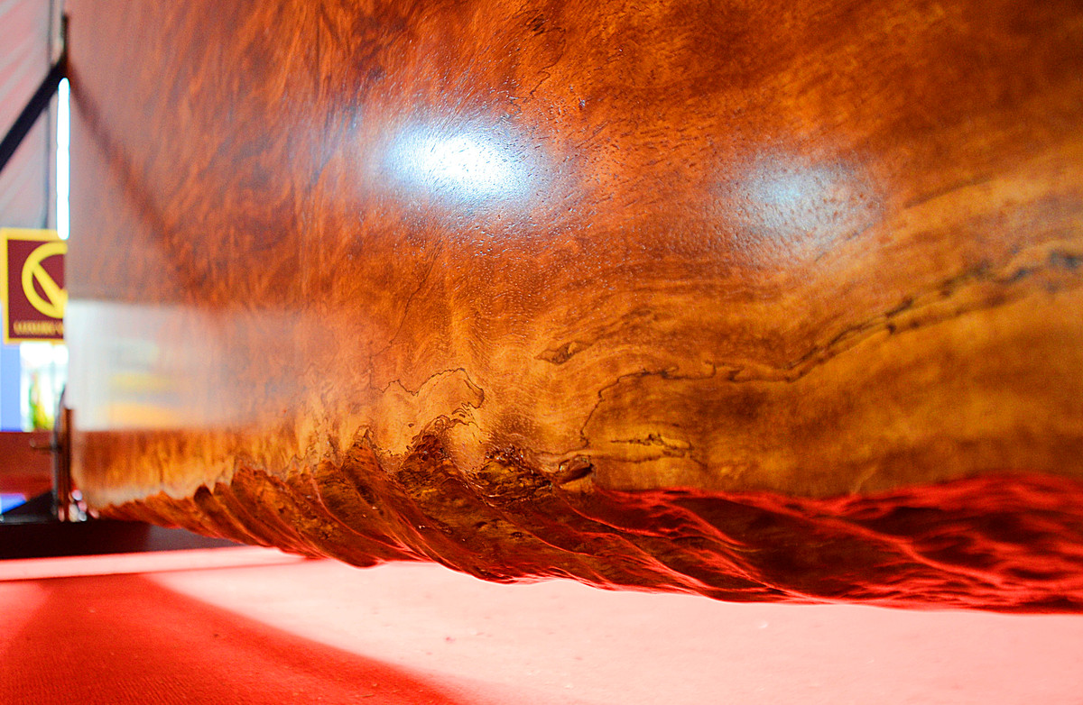 Nó được đánh giá là một trong những chiếc sập gỗ "siêu" đẹp và hiếm có.