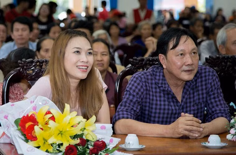  Đại gia Dương Ngọc Minh lỗ nặng Tham vọng tỷ USD của ông Dương Ngọc Minh, chủ tịch HĐQT CTCP Hùng Vương (HVG), ngày càng trở nên xa vời khi mà các doanh nghiệp vào tay ông đều dính thua lỗ nặng. Ảnh: vietdaily.vn.