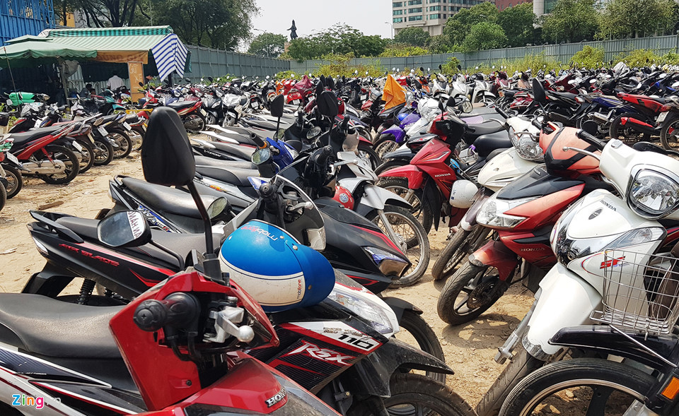 Khu đất cũng bị biến thành nơi cho thuê giữ xe như nhiều khu đất vàng khác trên địa bàn quận 1 hiện nay.