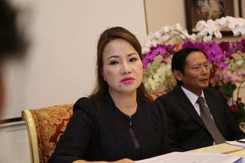  Nữ đại gia Chu Thị Bình 'bốc hơi' 245 tỷ đồng tại Eximbank Năm 2011, nữ đại gia Chu Thị Bình mở sổ tiêt kiệm 5 tỷ đồng kỳ hạn 12 tháng tại Eximbak chi nhánh TP.HCM. Hết kỳ hạn, khách đáo hạn, gửi tiếp vốn và nhập lãi với các sổ hộ khẩu khác nhau. Ảnh: tvphapluat.vn.