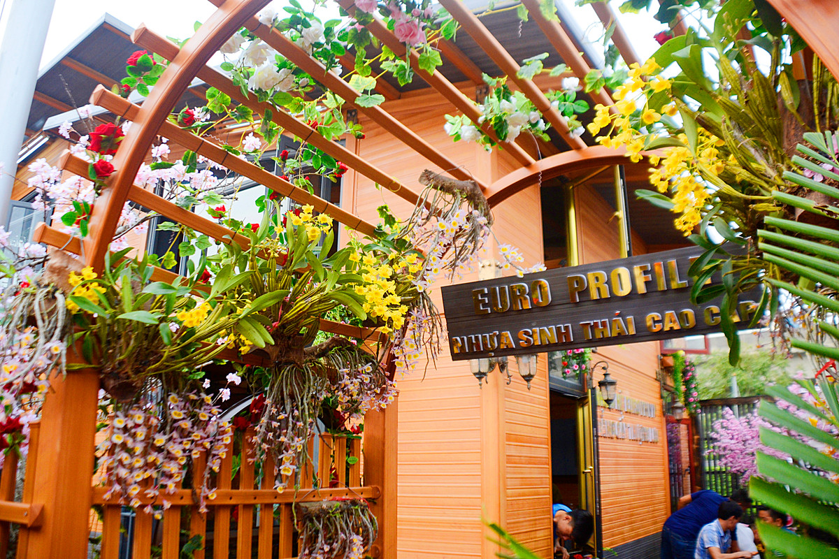 Với đường cong sang trọng, tinh tế, màu vân gỗ như thật.