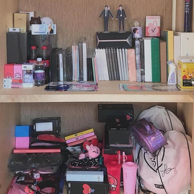 Các fan K-pop không thể không nhận ra người bạn "cùng chiến tuyến" của mình. Với đầy những sticker, ảnh các thần tượng được đặt ở vị trí đẹp nhất, cô nàng Mai Ngọc đích thực là fan của các oppa Hàn Quốc. Ảnh: Mai Ngọc.