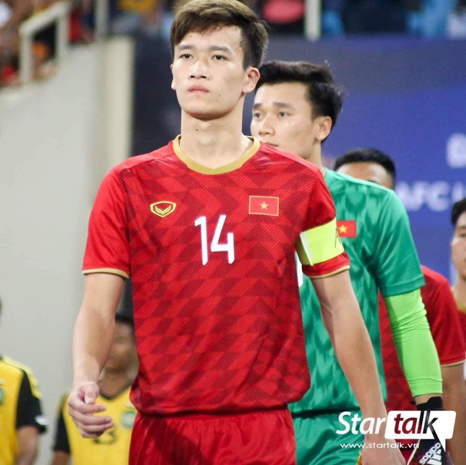 9X từng giành giải cầu thủ xuất sắc nhất ở Vòng chung kết U19 quốc gia 2016 và trở thành 'trung vệ thép' của U20 Việt Nam tại giải World Cup U20 2017. Đó cũng là lí do HLV Park Hang Seo ghi tên cầu thủ vào danh sách U23 Việt Nam.