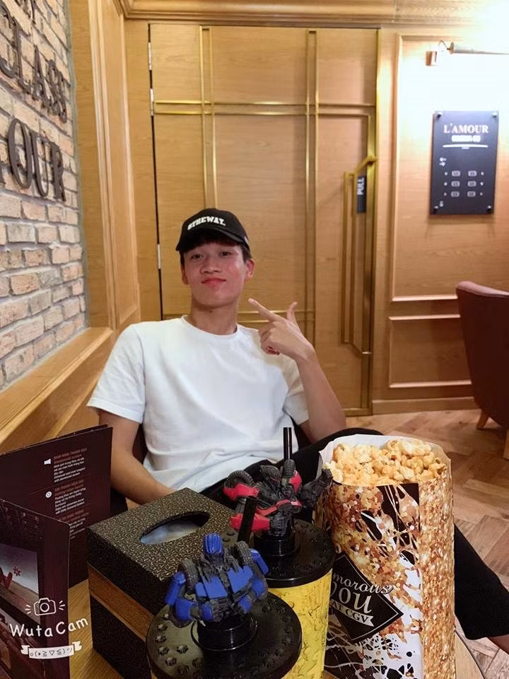 Tại trận đấu gặp U23 Thái Lan (26/3), Hoàng Đức là cầu thủ góp phần không nhỏ tạo nên chiến thắng 'lịch sử' của đội bóng nước nhà, đem về tấm vé dự vòng chung kết U23 Châu A vào năm 2020. Cụ thể, ở phút 53, Quang Hải dẫn bóng vượt qua hàng hậu vệ của đội bạn và tạo đường truyền xuất sắc cho 1 gương mặt khá mới - cầu thủ Nguyễn Hoàng Đức ghi bàn nâng tỉ số lên 2-0.