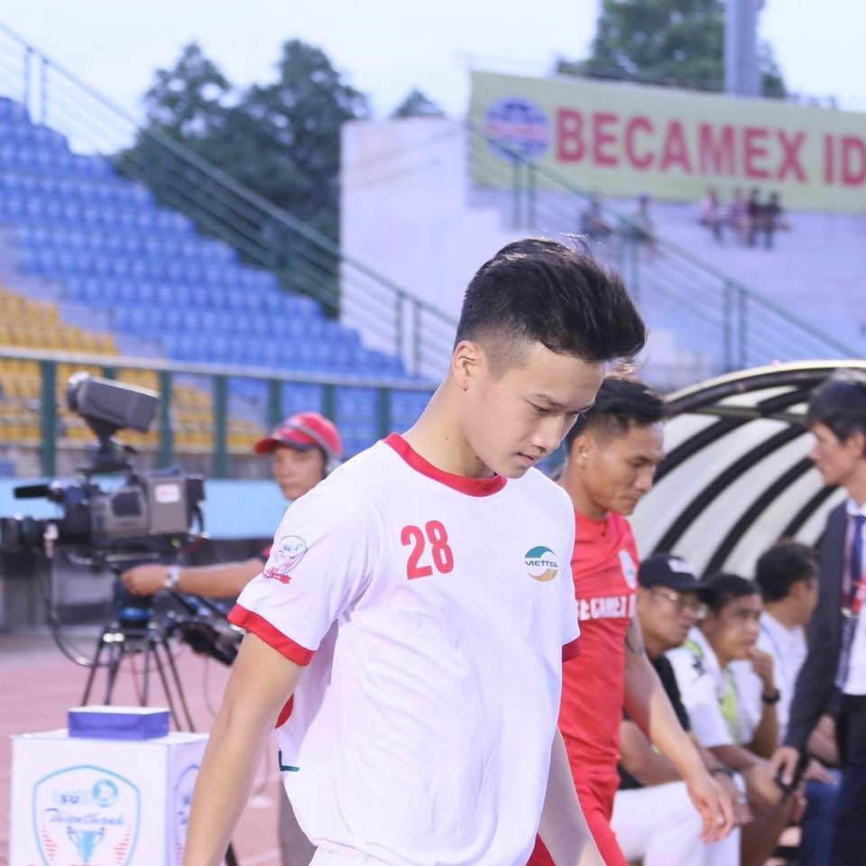 Hoàng Đức sở hữu vẻ ngoài nổi bật, làn da trắng cùng chiều cao 'mơ ước'. Hiện trang cá nhân của anh chàng có gần 50.000 lượt theo dõi.