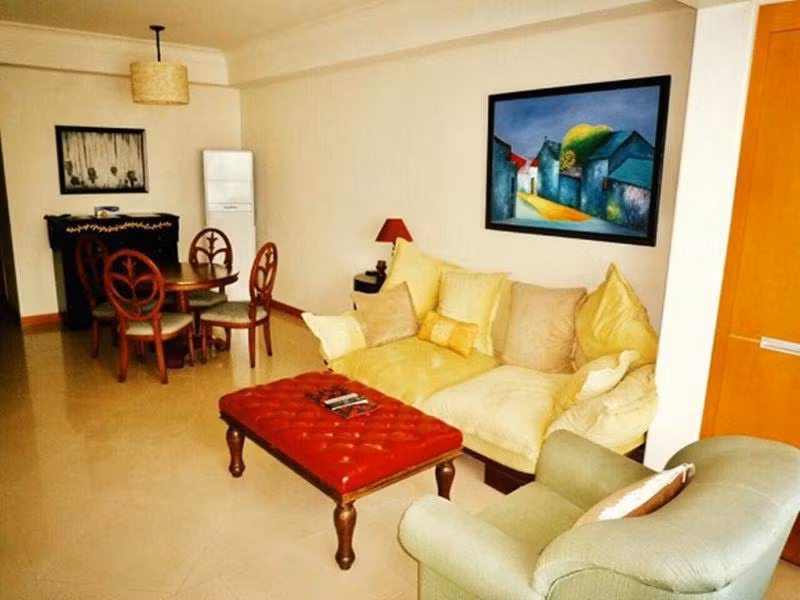 Căn hộ này nằm ở phía rìa Sài Gòn và có 3 phòng ngủ, 2 phòng tắm.