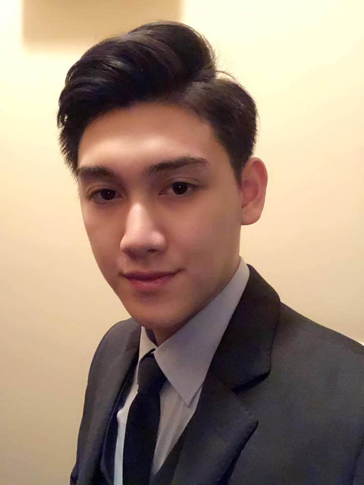 9X thường xuất hiện với hình ảnh trong trang phục vest lịch lãm nhưng cũng không kém phần trẻ trung.