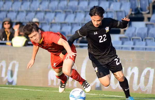 Tiền đạo Suapchok Sarachat