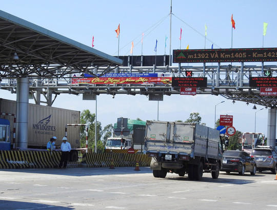 3 nam trien khai, thu phi dien tu khong dung van i ach, vi dau?