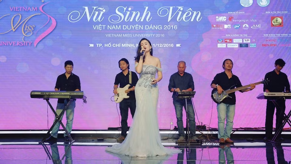 Tháng 12/2016, Hoàng Hậu Phương Đông đã tham gia cuộc thi Hoa khôi sinh viên Việt Nam.