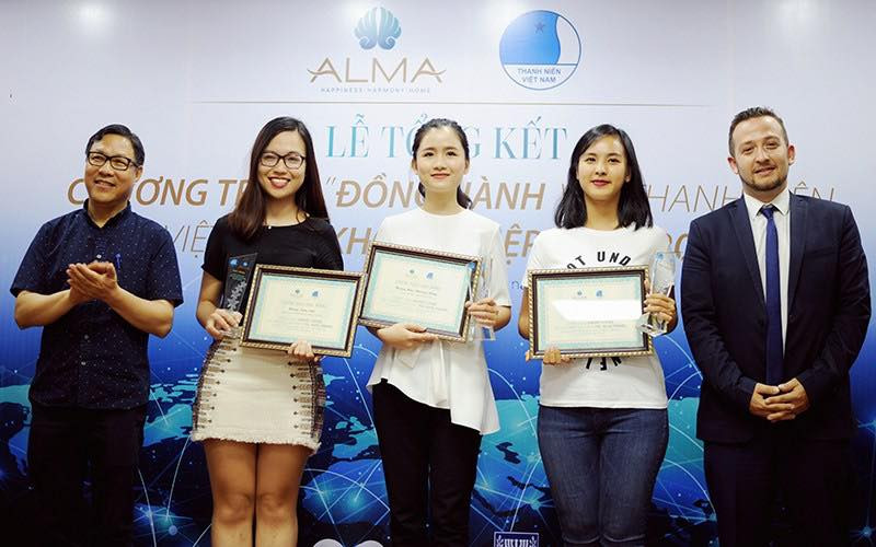 Phương Đông giành học bổng khóa học về big data, AI, IoT... kéo dài một tháng tại Đại học Tel Aviv, Israel năm 2018.