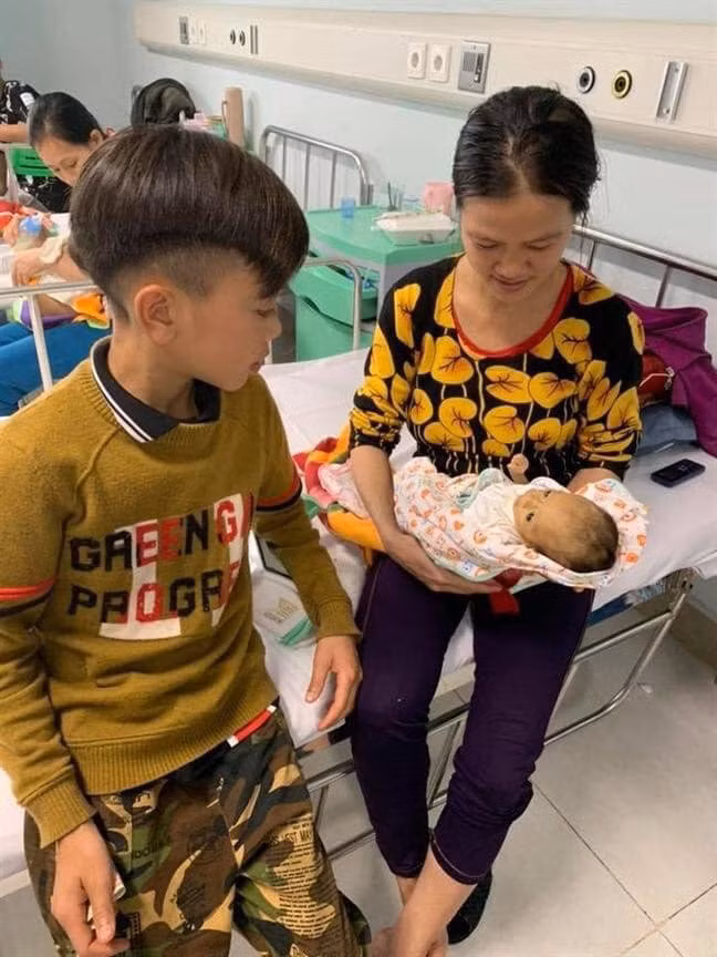 Nghen ngao cau be 13 tuoi dap xe 100km tu Son La xuong Ha Noi tham em-Hinh-2