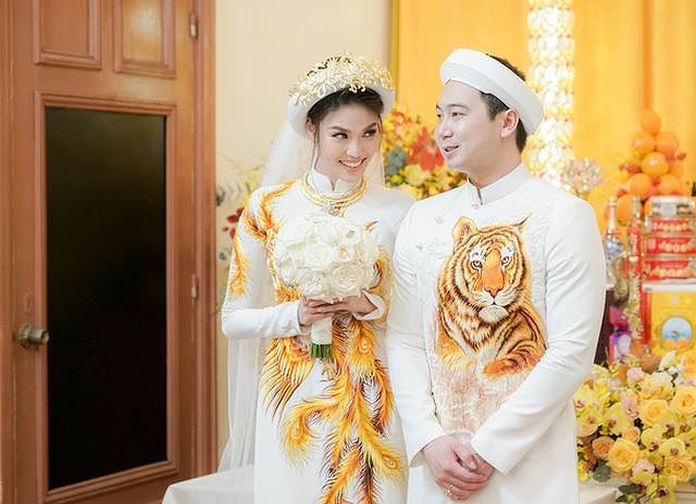 Tháng 10/2018, Lan Khuê chính thức là người đẹp thứ hai trong showbiz Việt trở thành cháu dâu nhà doanh nhân Tư Hường.