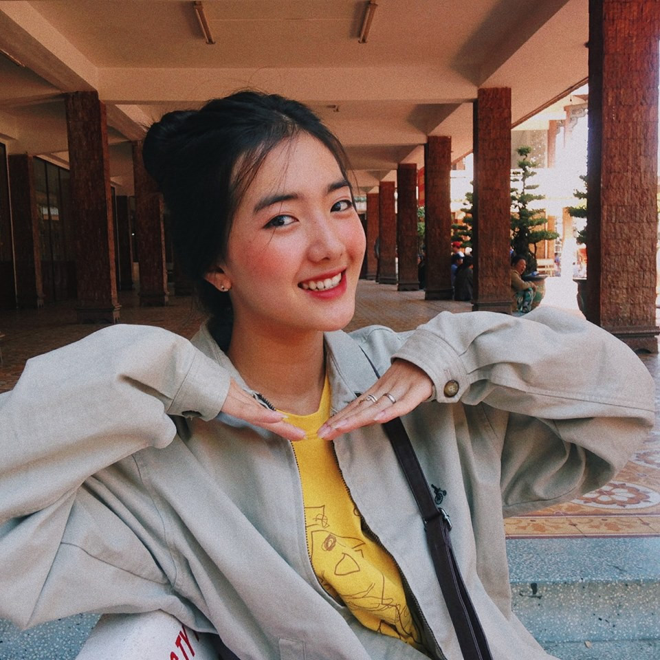 Được biết Lương Mỹ Kiều chăm chỉ chụp ảnh của mình từ khoảng 5 năm trước, chủ yếu là chụp bằng điện thoại. Tốt nghiệp THPT, Mỹ Kiều mong muốn tự theo đuổi sở thích và con đường riêng của mình và với lợi thế ngoại hình cùng khả năng, sự ham thích về chụp ảnh, thẩm mỹ... Mỹ Kiều đã lựa chọn theo học nghề trang điểm chuyên nghiệp.