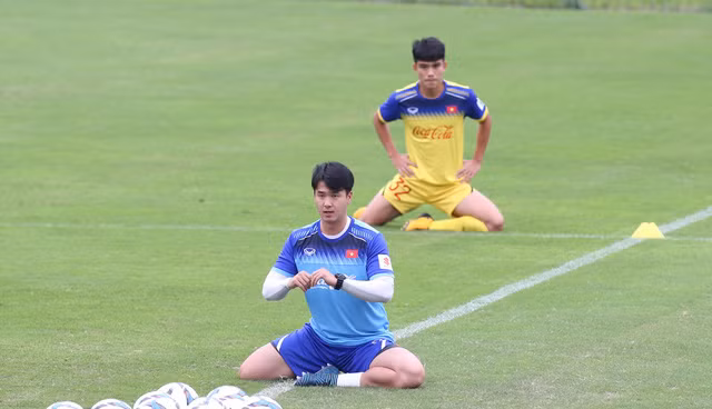 HLV the luc U23 Viet Nam co gi khien fan nu “phat cuong“?