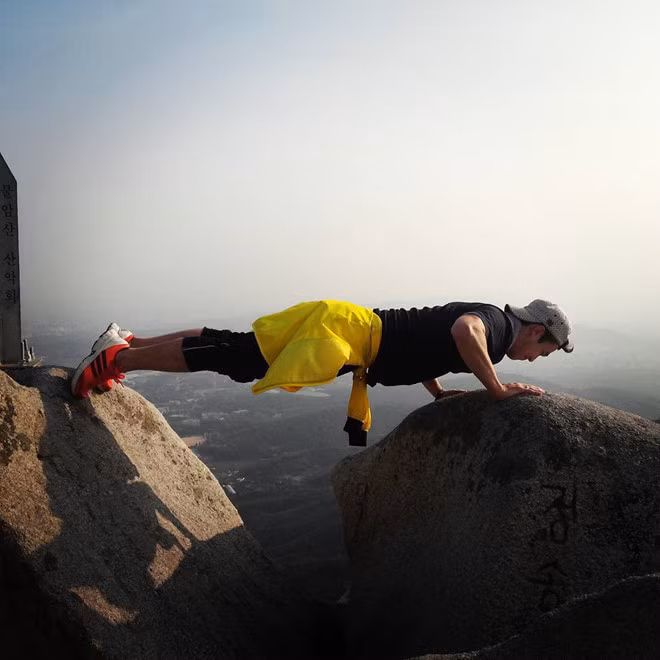 Ngoài bóng đá, thể hình, Park Sung Gyun còn có đam mê với bơi, lặn và leo núi. Qua những tấm hình trên Instgram, có thể thấy Park Sung Gyun còn là một người rất ưa "xê dịch" khi anh thường có những tấm ảnh check-in ở nhiều địa điểm có khung cảnh đẹp.