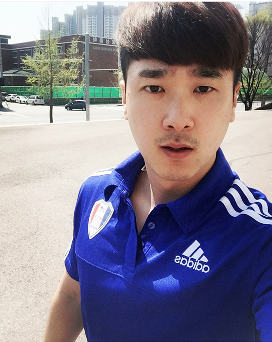 Được biết, Park Sung Gyun là HLV thể lực mới của ĐT U23 Việt Nam, nhận nhiệm vụ từ đầu tháng 3 này. Sự xuất hiện của vị HLV người Hàn Quốc này được xem là sự bổ sung, thay thế rất kịp thời cho Willander Fonseca - HLV thể lực người Brazil, người đã đóng góp rất nhiều công sức cho ĐT U23 Việt Nam trong suốt những giải đấu lớn nhỏ hồi năm ngoái.