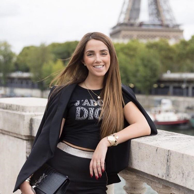 Cô nàng sở hữu vẻ ngoài xinh đẹp, sang chảnh. Nikkita thường xuyên diện trang phục đắt đỏ đến từ những thương hiệu nổi tiếng. Nhiều người dự đoán gia thế của bạn gái Hiếu Nguyễn "không phải dạng vừa".