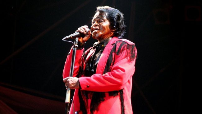 James Brown. Trước khi qua đời vào năm 2006, James Brown đã quyên tặng phần lớn tài sản trị giá 100 triệu USD (2.300 tỷ đồng) của mình cho I Feel Good Trust, một tổ chức từ thiện gây quỹ cho trẻ em kém may mắn. Nhưng bất chấp mong muốn của người cha, khối tài sản của ông đã bị rơi vào cuộc chiến pháp lý tranh giành tiền bạc dai dẳng của những người con.