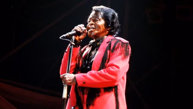 James Brown. Trước khi qua đời vào năm 2006, James Brown đã quyên tặng phần lớn tài sản trị giá 100 triệu USD (2.300 tỷ đồng) của mình cho I Feel Good Trust, một tổ chức từ thiện gây quỹ cho trẻ em kém may mắn. Nhưng bất chấp mong muốn của người cha, khối tài sản của ông đã bị rơi vào cuộc chiến pháp lý tranh giành tiền bạc dai dẳng của những người con.
