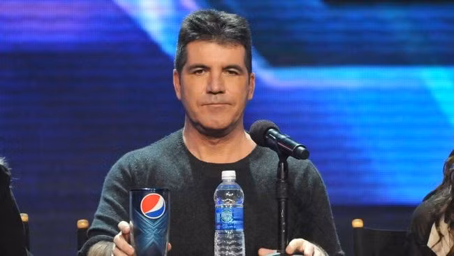 Simon Cowell. Simon Cowell có một người con trai duy nhất là Eric nhưng ông khẳng định sẽ không để lại khối tài sản trị giá 550 triệu USD (12.700 tỷ đồng) của mình cho con trai. Ông không tin tài sản bền vững khi truyền qua nhiều thế hệ, “thứ cần truyền lại là cơ hội, thời gian và những bài học cuộc sống”.