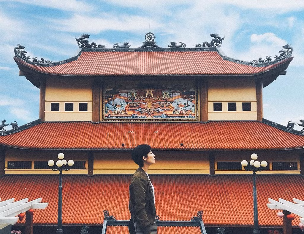  Chùa Ba Vàng: Chùa Ba Vàng (còn gọi là Bảo Quang Tự) tọa lạc trên lưng chừng núi Thành Đẳng, thuộc Phường Quang Trung, thành phố Uông Bí. Gần đây, chùa Ba Vàng đang là từ khóa nóng, thu hút sự quan tâm của cộng đồng mạng trước một số thông tin chữa bệnh, thỉnh vong. Ảnh: Ha.hin.nguyen.