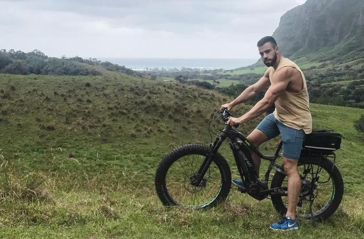 Theo tìm hiểu Matthew Lepre hiện đang sinh sống tại Sydney, Australia nhưng anh thường xuyên đi nước ngoài công tác và du lịch. Lĩnh vực chính mà chàng tỷ phú tự thân này hoạt động là thương mại điện tử và kinh doanh. Trong suốt 2 năm qua, Matthew Lepre đã đi đến rất nhiều quốc gia trên thế giới vừa để du lịch vừa để tổ chức các buổi hội thảo.