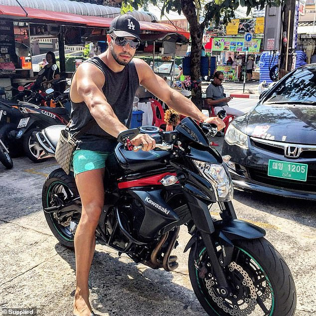 Trên trang cá nhân của mình, Matthew Lepre thường chia sẻ những bức ảnh chụp trong những chuyến công tác kèm du lịch của mình. Có thể thấy ngay cuộc sống của Matthew Lepre rất giàu có, xa hoa. Anh thường xuyên chụp ảnh bên các siêu xe đắt tiền, những nơi nghỉ dưỡng hạng sang, nổi tiếng thế giới. Tuy giàu có, thành đạt nhưng hiện tại chàng tỷ phú trẻ tuổi vẫn chưa có bạn gái. Matthew Lepre cho biết dù được bạn bè giới thiệu cho rất nhiều người nhưng anh vẫn chưa tìm được cô gái "muốn dành cả đời ở bên".