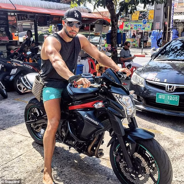 Trên trang cá nhân của mình, Matthew Lepre thường chia sẻ những bức ảnh chụp trong những chuyến công tác kèm du lịch của mình. Có thể thấy ngay cuộc sống của Matthew Lepre rất giàu có, xa hoa. Anh thường xuyên chụp ảnh bên các siêu xe đắt tiền, những nơi nghỉ dưỡng hạng sang, nổi tiếng thế giới. Tuy giàu có, thành đạt nhưng hiện tại chàng tỷ phú trẻ tuổi vẫn chưa có bạn gái. Matthew Lepre cho biết dù được bạn bè giới thiệu cho rất nhiều người nhưng anh vẫn chưa tìm được cô gái "muốn dành cả đời ở bên".