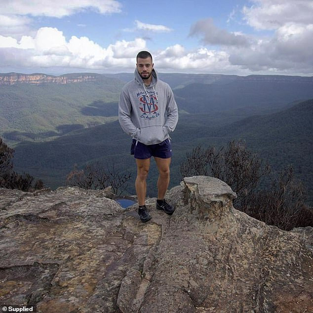 Với nhiều bạn trẻ năng động, ham thích làm giàu và một công việc mang nhiều tính trải nghiệm thì việc trở thành trợ lý của Matthew Lepre thật sự là một cơ hội tuyệt vời để đạt được mục đích. Tuy nhiên để được chấp nhận, làm việc cùng Matthew Lepre, người ứng tuyển cũng phải đạt được một số yêu cầu.