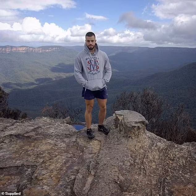 Với nhiều bạn trẻ năng động, ham thích làm giàu và một công việc mang nhiều tính trải nghiệm thì việc trở thành trợ lý của Matthew Lepre thật sự là một cơ hội tuyệt vời để đạt được mục đích. Tuy nhiên để được chấp nhận, làm việc cùng Matthew Lepre, người ứng tuyển cũng phải đạt được một số yêu cầu.